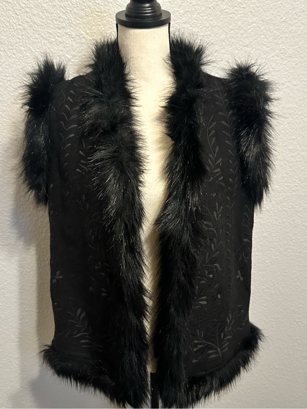 Miss Me Black Faux Fur Trim Sleeveless Vest
